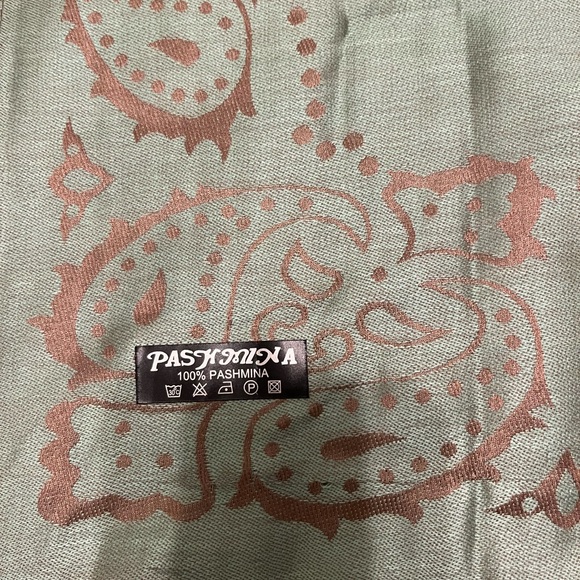 Pashmina scarf like NOW nev just - Picture 2 of 4